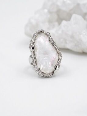 Mother of Pearl Cocktail Ring | Silver Tone Raw Edge Iridescent Shell Ring